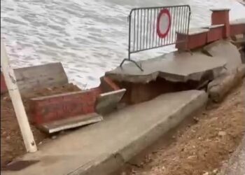 Mareggiate devastanti: crollano 60 metri di lungomare nord