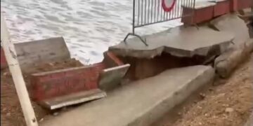 Mareggiate devastanti: crollano 60 metri di lungomare nord