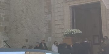 L’ultimo saluto a Ugo Aloè. Le figlie: «Porteremo avanti le tue battaglie»