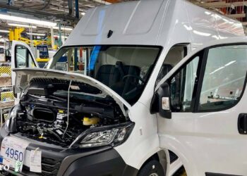Stellantis avvia la produzione di furgoni a idrogeno in Francia e Polonia