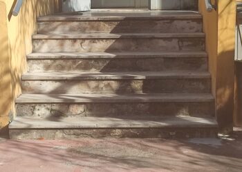 Fuoco appiccato all’ingresso del SerD, secondo incendio in pochi giorni