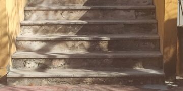 Fuoco appiccato all’ingresso del SerD, secondo incendio in pochi giorni