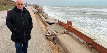Crolla il lungomare di Casalbordino, «Disastro annunciato». A rischio anche la futura Via Verde
