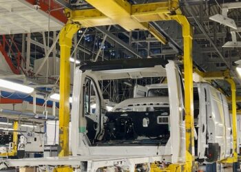 Visita di Tavares, la Fiom: «Non ridurre i costi, investire sull’innovazione»