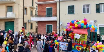 Carnevale a Cupello: maschere, giochi e l’incendio del totem