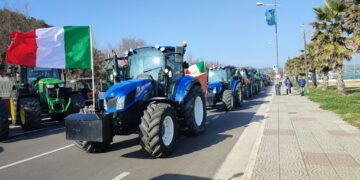 Protesta trattori, una delegazione di agricoltori incontrerà Marsilio a San Salvo Marina