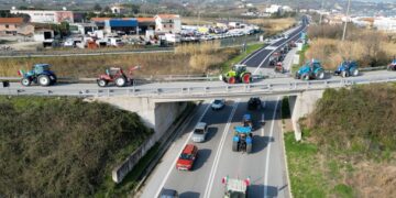 Trattori in marcia sulla Fondo Valle Sangro: centinaia di agricoltori in corteo