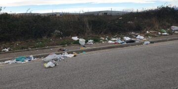 Discariche abusive, nella zona industriale di Punta Penna la strada della vergogna