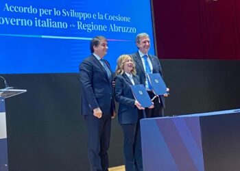 Accordo governo-Regione per lo sviluppo, Meloni: «La ferrovia Pescara-Roma si farà»