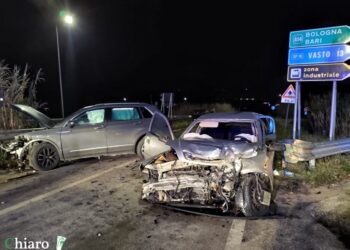 Schianto allo svincolo della Trignina, un ferito in ospedale e un  illeso