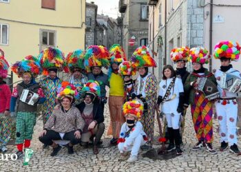 Il Carnevale di Schiavi di Abruzzo: la sfilata dei mazzaroni