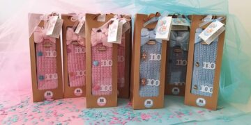 Metri fatti a mano con ago e filo: il dono della Pro loco per i nuovi nati del 2024