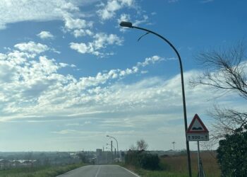 «A Punta Penna illuminazione pericolante: alcuni pali sono già caduti»