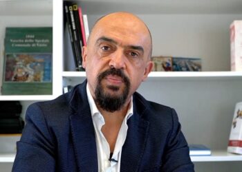 “Parla Chiaro” con Silvio Paolucci: «Marsilio ha privatizzato sanità, ambiente e trasporti»