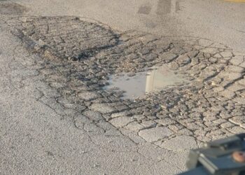 I crateri del terminal bus, «per noi conducenti dei bus è un pericolo»