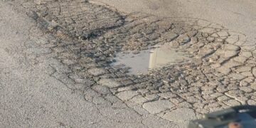 I crateri del terminal bus, «per noi conducenti dei bus è un pericolo»