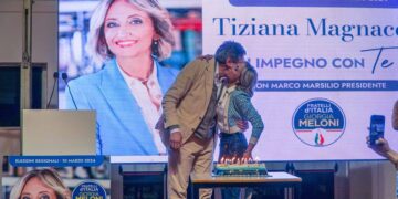 Magnacca lancia la volata, a Marsilio la torta con sorpresa: «Presidente, ci rivediamo in giunta»