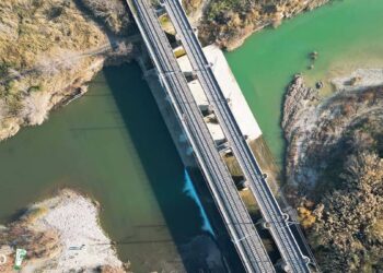 Lì dove il Trigno cambia colore, il sospetto dello sversamento. Contucci: «Attendiamo esito analisi»