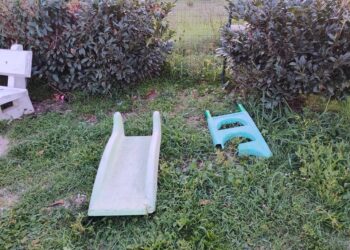 «Da un anno la villetta è nel degrado, luogo inadatto per i bambini»