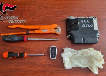 In fuga con un’auto rubata a Vasto sperona i carabinieri: obbligo di dimora per 26enne di Cerignola