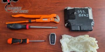 In fuga con un’auto rubata a Vasto sperona i carabinieri: obbligo di dimora per 26enne di Cerignola