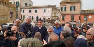 «La giunta uscente ha fallito nel garantire il diritto alla salute», Conte a Vasto attacca sulla sanità
