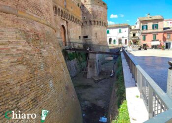Iniziata la “cura” del ponte del castello Caldoresco