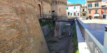 Iniziata la “cura” del ponte del castello Caldoresco