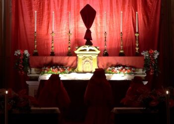 Nel cuore della Vasto antica la Preghiera in canto agli altari della reposizione