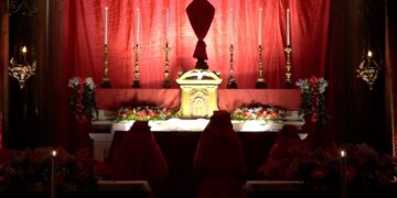 Nel cuore della Vasto antica la Preghiera in canto agli altari della reposizione