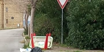«Quartiere invaso dai rifiuti, vengono a scaricarli dal centro abitato. Siamo abbandonati»