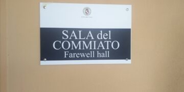La protesta: «Sala del commiato chiusa da anni». Barisano: «La riapriremo, arrivato l’ok della Asl»