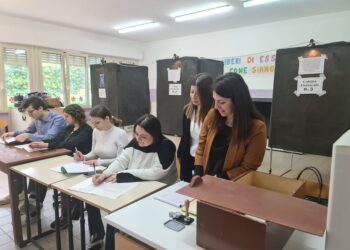 Sfida Marsilio-D’Amico, il giorno decisivo. Gli abruzzesi scelgono anche i consiglieri, ecco i candidati