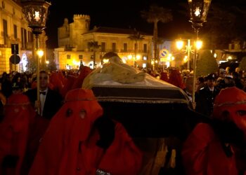 Il rito del Venerdì Santo: la processione del Cristo morto nella Vasto antica
