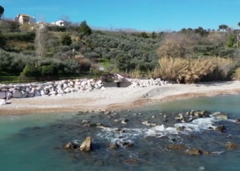 Franfiglutti a Vignola, incontro Comune-surfisti. Menna: «Non posso spostare le case»