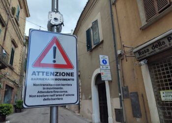 Aree pedonali, telecamere rimosse: «Troppo a portata di vandali, saranno messe più in alto»