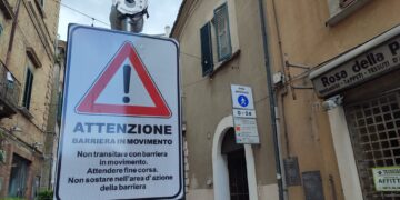 Aree pedonali, telecamere rimosse: «Troppo a portata di vandali, saranno messe più in alto»