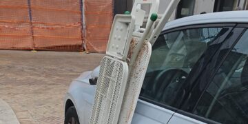 «Ho il contrassegno per disabili, ma trovo l’auto rigata e oggetti poggiati sulla fiancata»