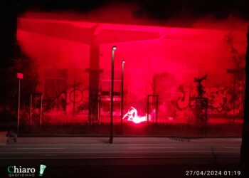 Fiamme nell’ex stazione di Vasto Marina, vandali bruciano sedia di plastica