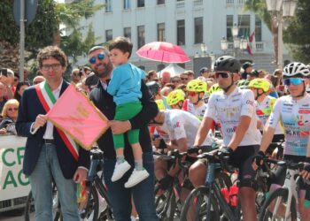 Vasto battezza il Giro d’Abruzzo: mattinata di festa con la partenza da piazza Rossetti