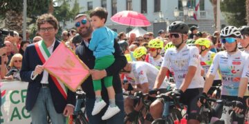 Vasto battezza il Giro d’Abruzzo: mattinata di festa con la partenza da piazza Rossetti