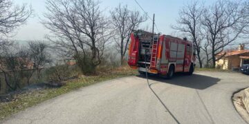 Incendio di sterpaglie a Schiavi di Abruzzo domato dai vigili del fuoco