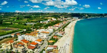 Il lungomare di Fossacesia diventa a senso unico fino al 15 settembre