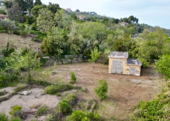 La sottostazione elettrica abbandonata diventa un parcheggio