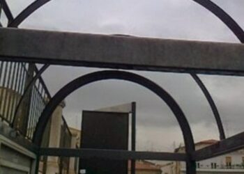 «Pensiline rotte, tra quanti anni le cambieranno?»