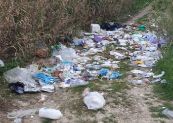 Lunedì di Pasqua da incivili: a Canale litorale invaso dai rifiuti