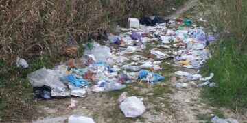 Lunedì di Pasqua da incivili: a Canale litorale invaso dai rifiuti