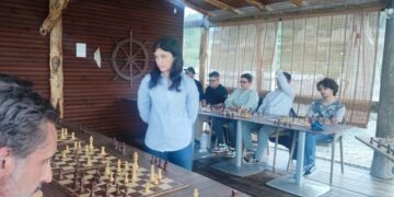 A Vasto al via i campionati italiani di scacchi aperti dalla splendida simultanea sul trabocco