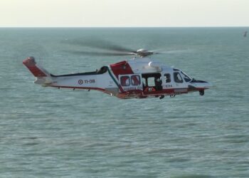 Auto parcheggiata sul lungomare, 54enne dispersa: ricerche con motovedetta ed elicottero