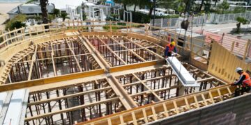 Pilastri e solaio: prende forma la nuova rotonda di Vasto Marina